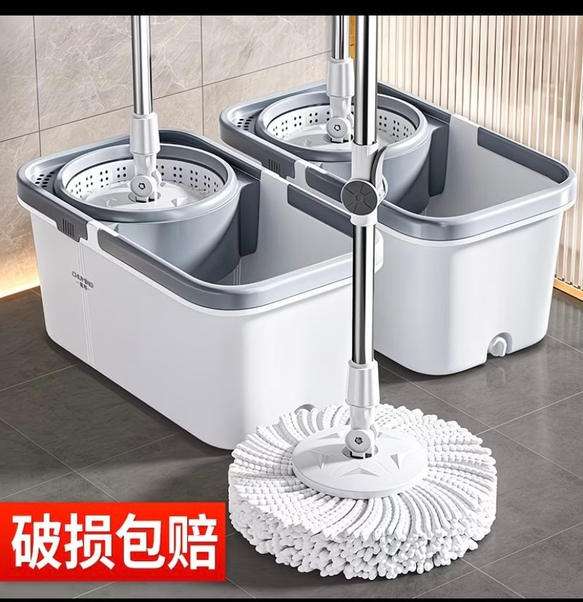 Rotating mop with self cleaning bucket