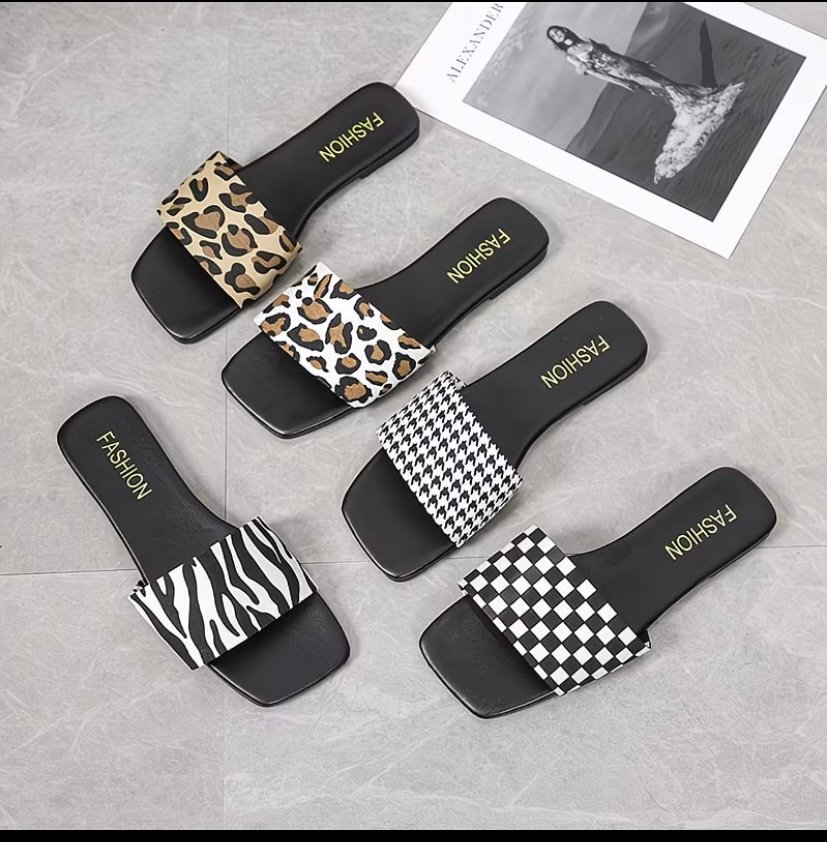 Fashionable slip on slippers